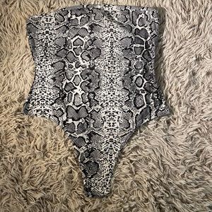 Boohoo b&w snakeskin bodysuit